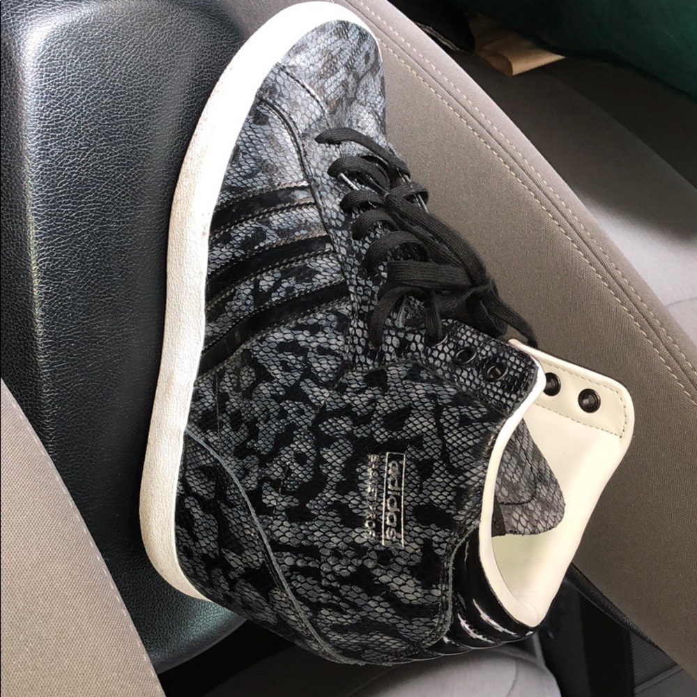 Wedge sneakers